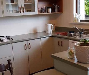 Large Kelburn 1BR Flat - 143 Upland Road - Photo 5