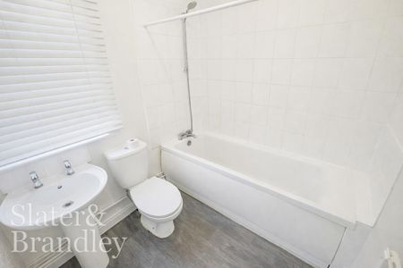 2 bedroom terraced house to rent - Photo 4