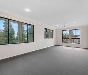 Large 4 Bedroom Home in Coomera Waters Estate!! - Photo 2