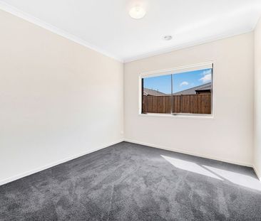 7 Fairford Road Thornhill Park VIC - Photo 1