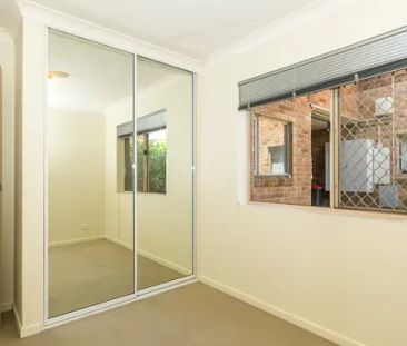 UNFURNISHED apartment on a quiet street in Ascot! - Photo 6