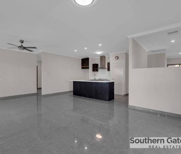 Easy Care Family Home! - Photo 4