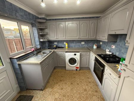 3 bedroom semi-detached house to rent - Photo 5