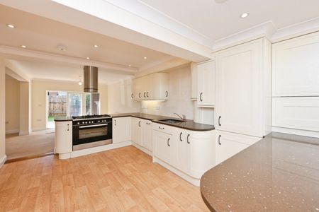 Turners Hill, Waltham Cross, Cheshunt - Photo 5