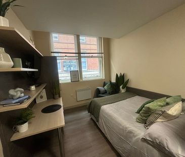 Studio Flat, Halley House, NG1 - Photo 1