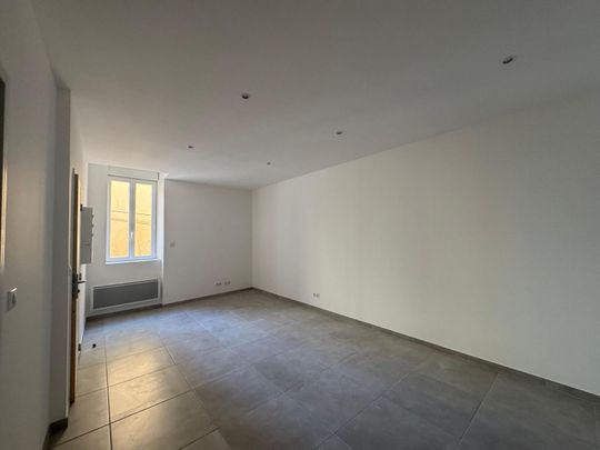 Location Appartement 1 pièce 30m² ST MAXIMIN LA STE BAUME 83470 - Photo 1
