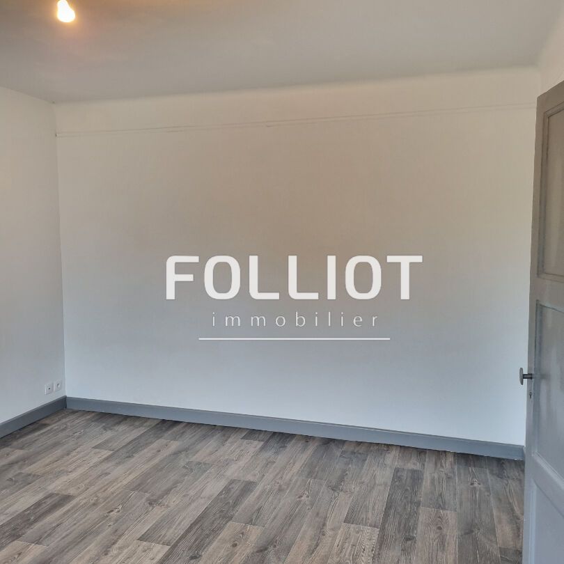 A LOUER Maison mitoyenne dans le bourg de La Chapelle En Juger (50570) - Photo 1