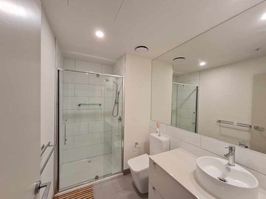 Stunning Apartment with Breathtaking Balcony Views - Photo 1