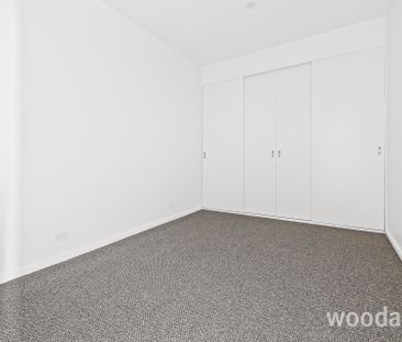 Renovating apartment with utilities included - Photo 2