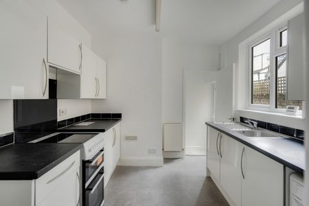 1 Bed Flat - Photo 3