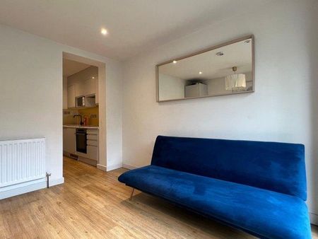 3 bedroom flat to rent - Photo 4