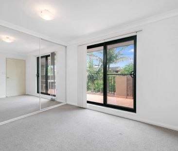 Light and Bright Top Floor Apartment - Photo 2