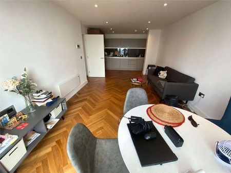 Available July | Two Bedroom & Two Bathroom | Fully Furnished | Concierge, Gym , Tennis Court & many exclusive amenities - Photo 2