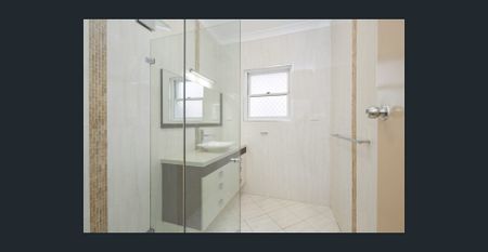 Large Single Level Double Brick Home with Swimming Pool - Photo 5