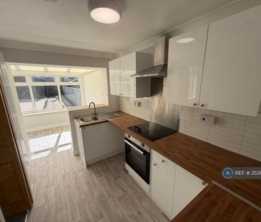 3 bedroom terraced house to rent - Photo 5