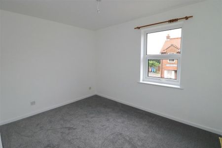 2 bedroom end of terrace house to rent - Photo 3