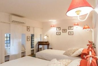 Center-Historic Jewish Quarter: Elegant apartment situated in beautiful Palazzo Nobiliare. Entrance, spacious living with original wood frescoed ceilings, large modern dining and kitchen, 4 bedrooms, 4 Baths, small terrace. #1527