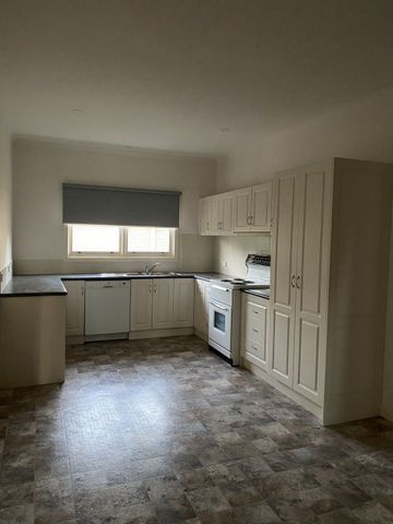 Fantastic well maintained 3 bedroom home. - Photo 3