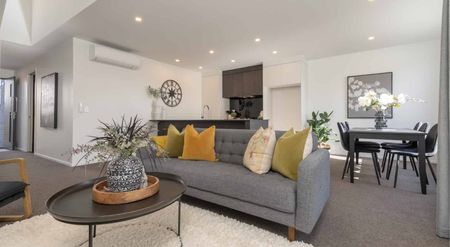 Gorgeous Family Home on Swayne - Photo 3