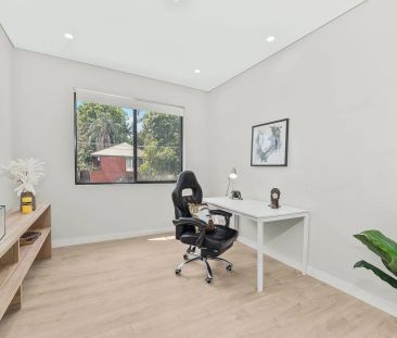 Luxury 4-Bedroom Duplex with High-End Finishes in Prime Location - Photo 6