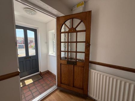 4 bedroom semi-detached house to rent - Photo 2