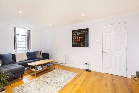 Charming two bedroom apartment set within a striking church conversion in an unbeatable Islington location. - Photo 4
