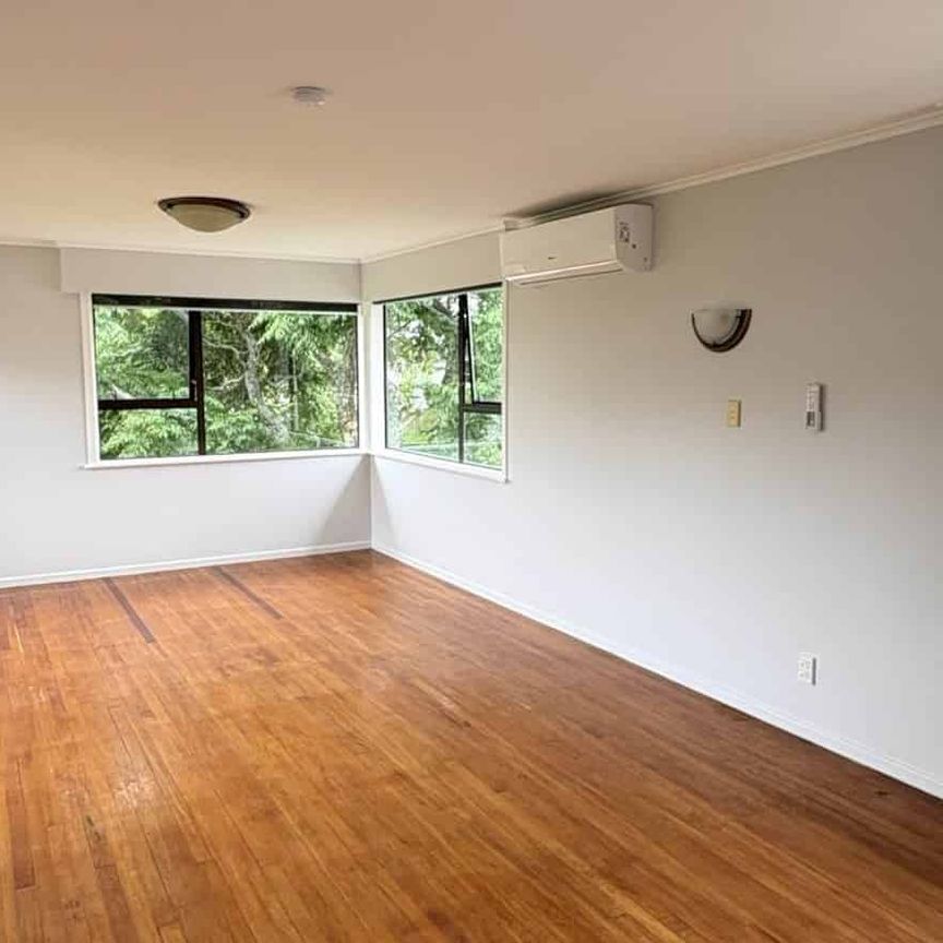 Mt Wellington Family Home - Photo 1