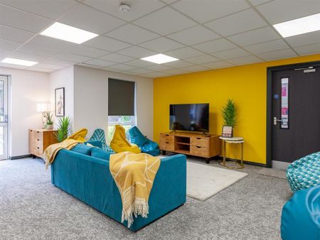 1 bedroom in a flat share to rent - Photo 3
