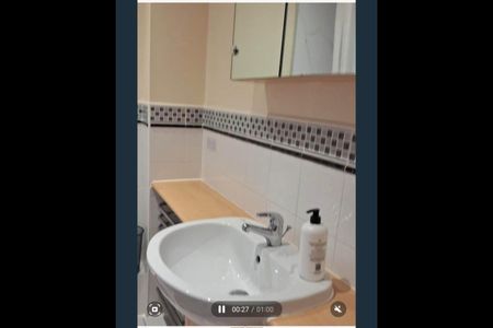 Room in a Shared Flat, Brookhey, SK14 - Photo 3