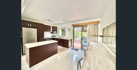 Sophistication & Location - Photo 4