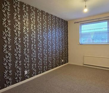 2 bedroom end of terrace house to rent - Photo 3