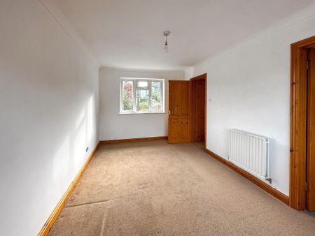 3 bedroom detached house to rent - Photo 2