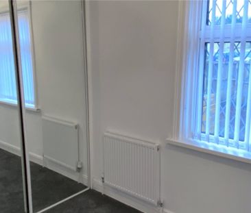 Common Road, Batley, West Yorkshire, WF17 - Photo 6