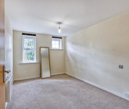 2 BEDROOM Apartment - First Floor - Photo 2