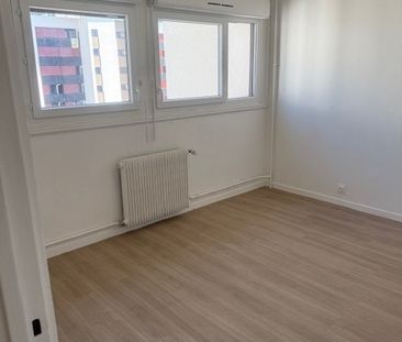 APPARTEMENT T4 REHABILITE - VILLAGE OLYMPIQUE - Photo 2