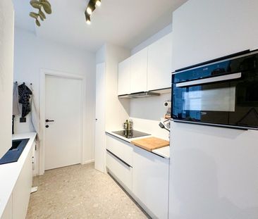 Instapklaar appartement met twee slaapkamers en terras nabij statio... - Foto 5