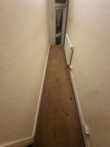 Great West Road, Hounslow TW5, London - Photo 5