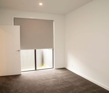 Morden Townhouse - Photo 4