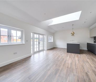 2 bedroom semi-detached house to rent - Photo 4