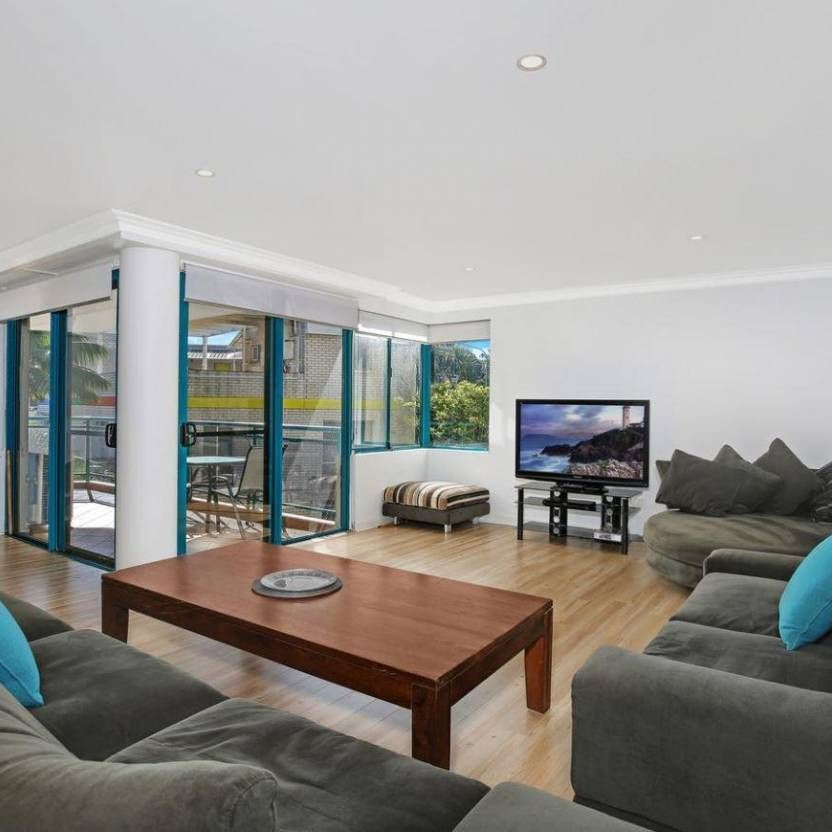 Spacious, Fully Furnished 2-Bedroom Unit Opposite North Beach, Wollongong - Photo 1