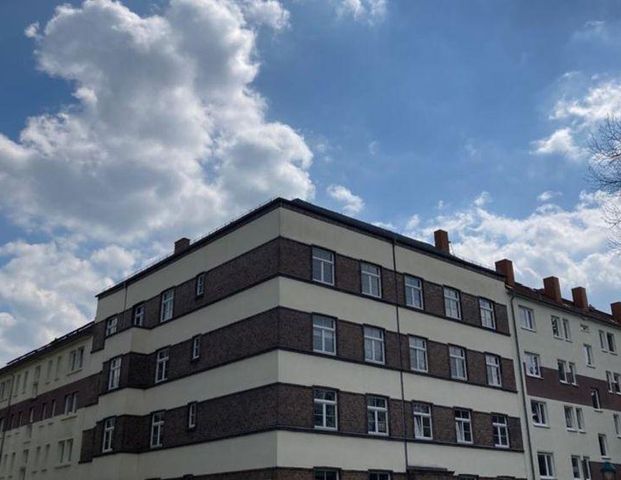 Großzügige 2-Zimmer mit neuer EBK, Laminat & Wannenbad in ruhiger Lage! - Photo 1