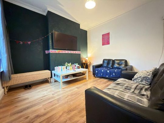 4 bedroom terraced house to rent - Photo 1
