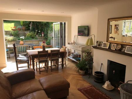 3 bedroom end of terrace house to rent - Photo 2