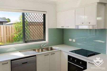 Modern Townhouse, 3 Bedrooms + Study nook, Available From 13/12/2025 - Photo 4