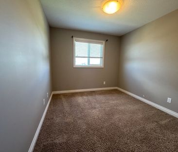 3 Bedroom Duplex with Garage & Fenced Yard – Pet Friendly in Blackfald - Photo 5