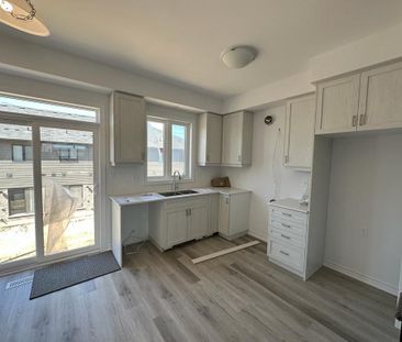 For Lease - 461 Blackburn Drive Unit# 48, Brantford, Ontario - Photo 5