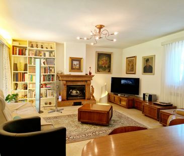 4 ½-Zimmer-Einfamilienhaus mit schönem romantischen und großem Garten - Photo 2