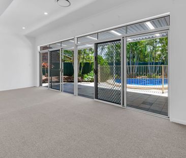 Spacious Family Home Just Metres from the Broadwater - Photo 4