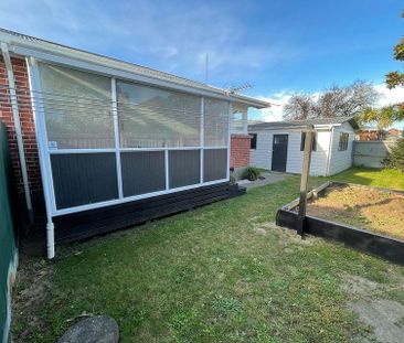 Sunny 1 bed home in Burwood - Photo 5