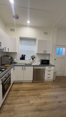 Caulfield North - Photo 2